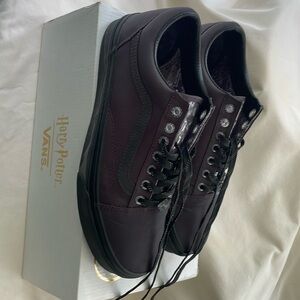 Harry Potter Vans Old Skool. Men’s size 8 women’s size 9.5. Deathly Hallow Blk.